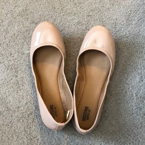 Flat shoes